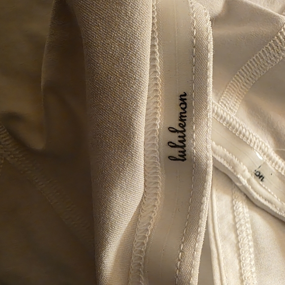 Lululemon - Picture 9 of 9